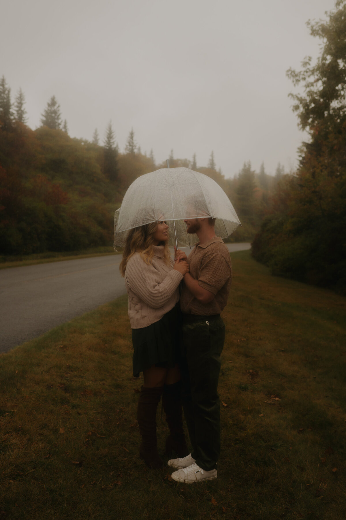 Rainy couple's photoshoot at Blue Ridge Parkway