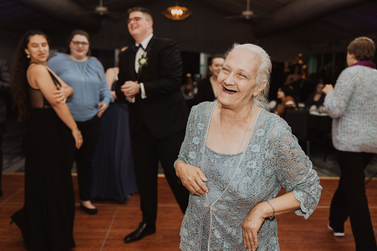 Kansas City Wedding Photographer - CaitlynCloudPhotography - grandma dancing