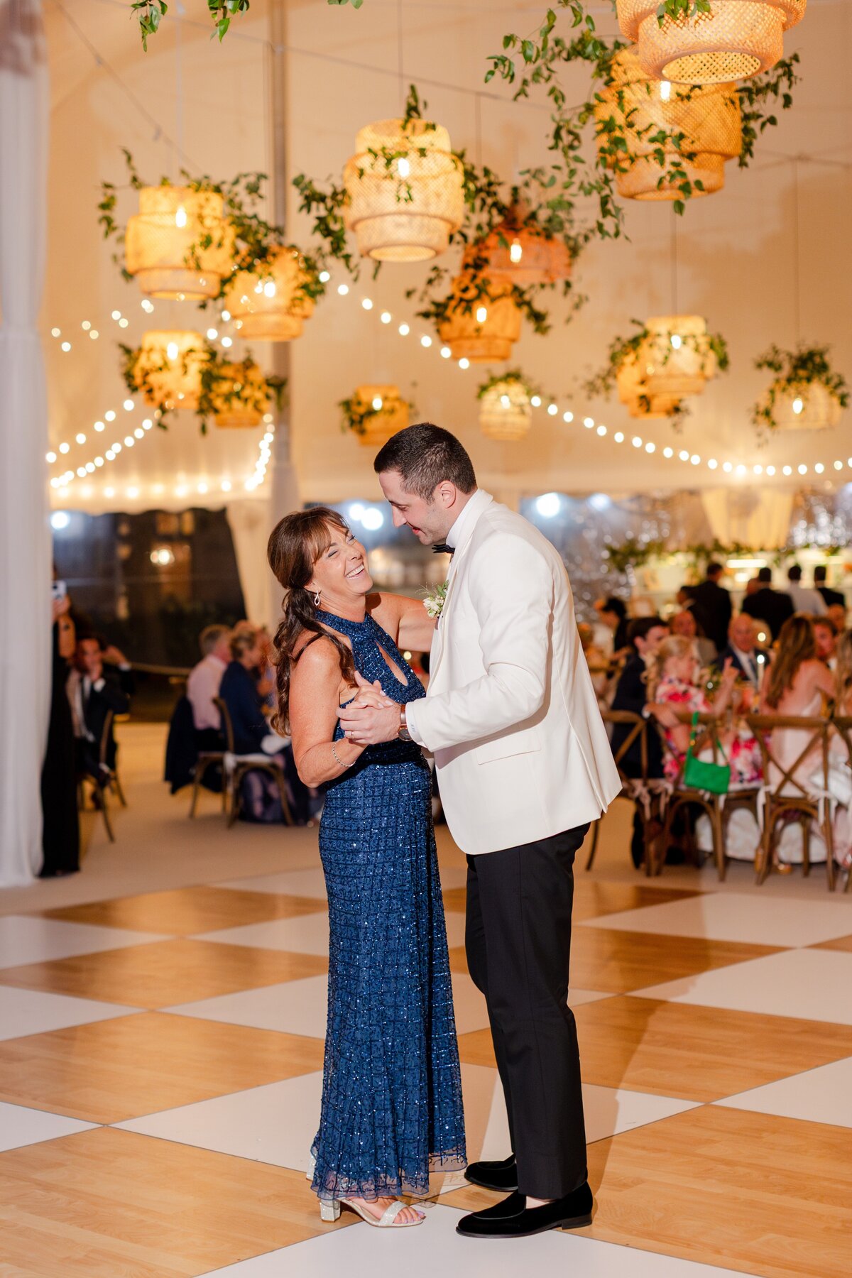 groom and mother first dance