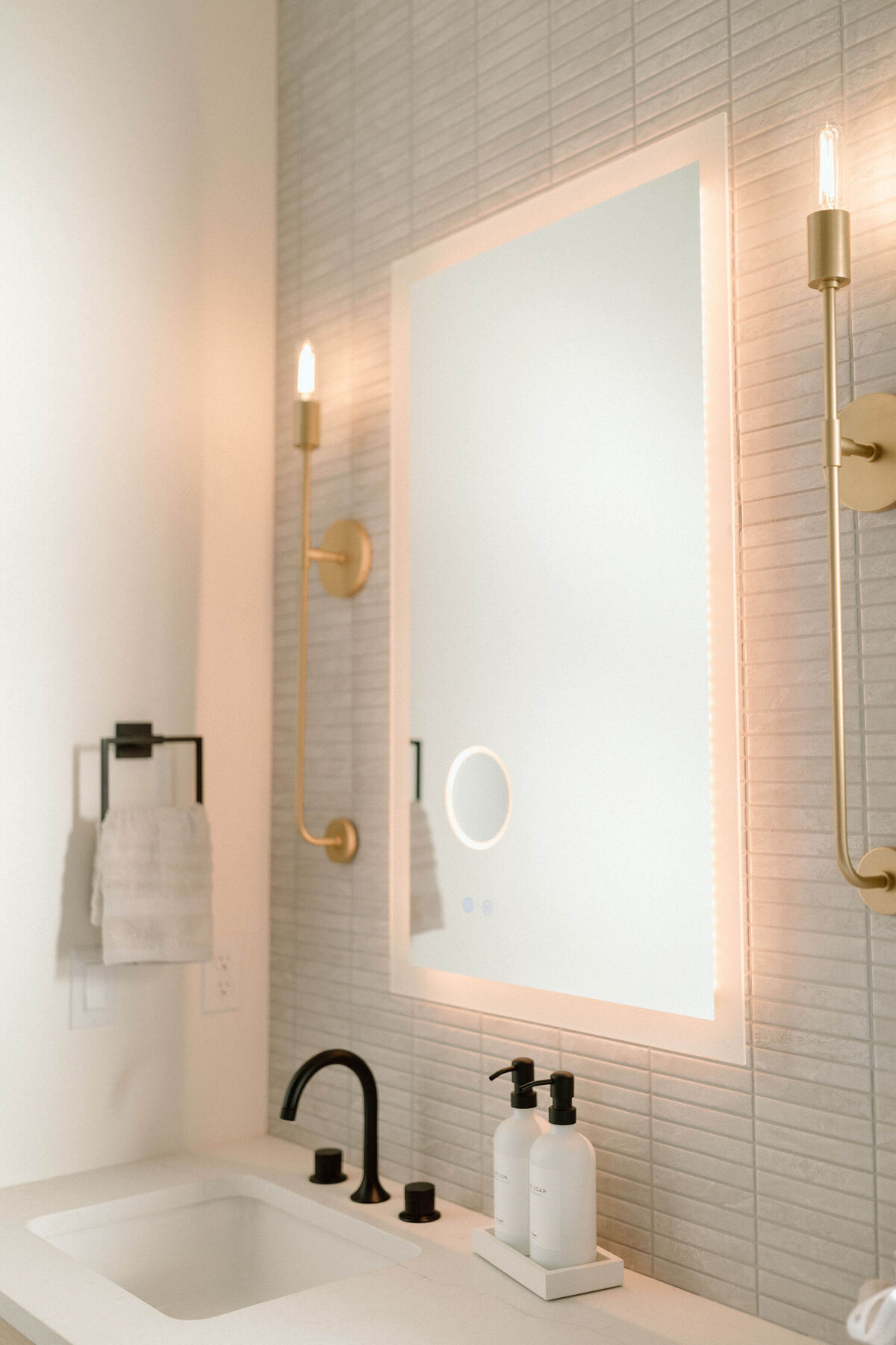 bathroomvanity-thevista-residential-pnc