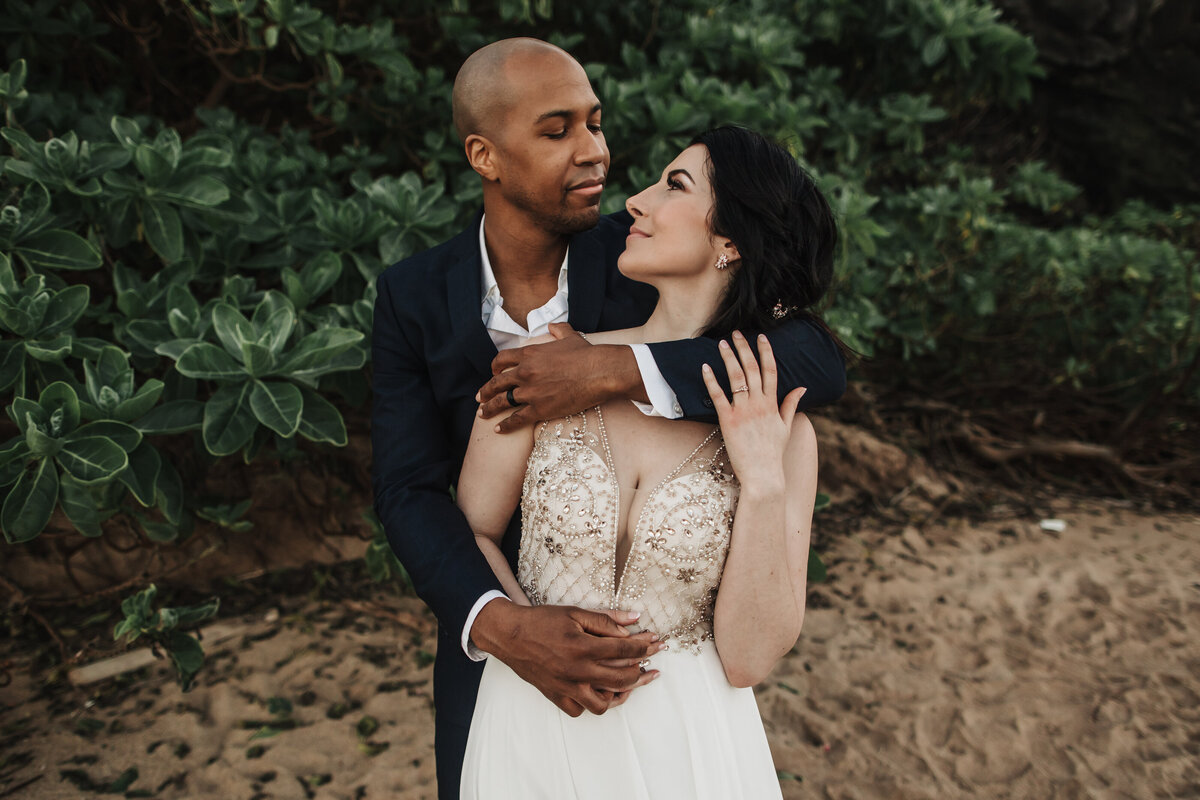 Gorgeous Couple Elopement Wedding on the beach in Hawaii