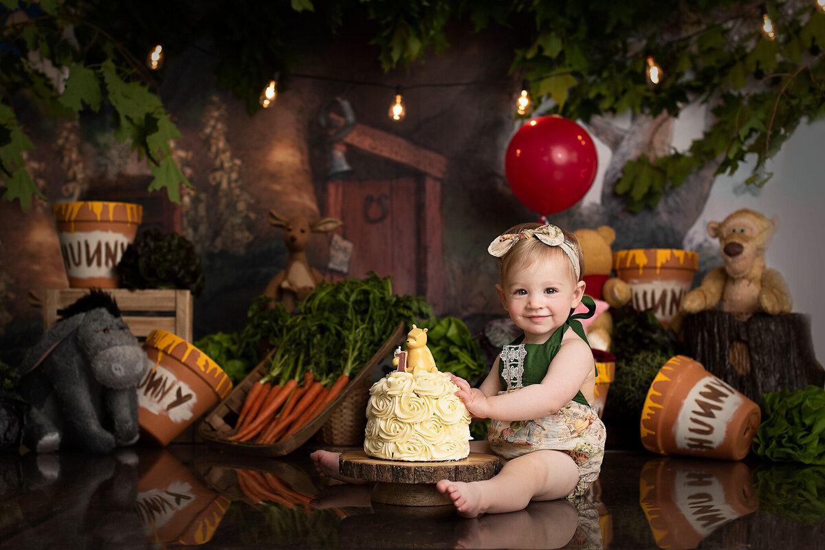 dayton-ohio-cake-smash-photographer-columbus-ohio-cake-smash-photographer-near-me-classic-winnie-the-pooh-first-birthday-session-amanda-estep-photography