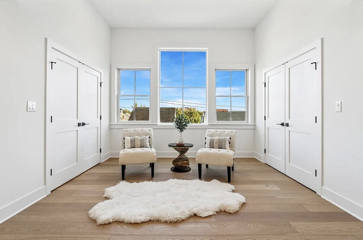 Kelly DeTommaso Elegant Transitions Ambler Unit B - Primary Bedroom Sitting Area