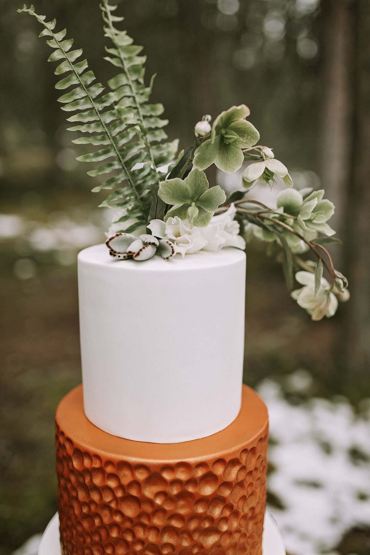 Luxurious boho wedding cake