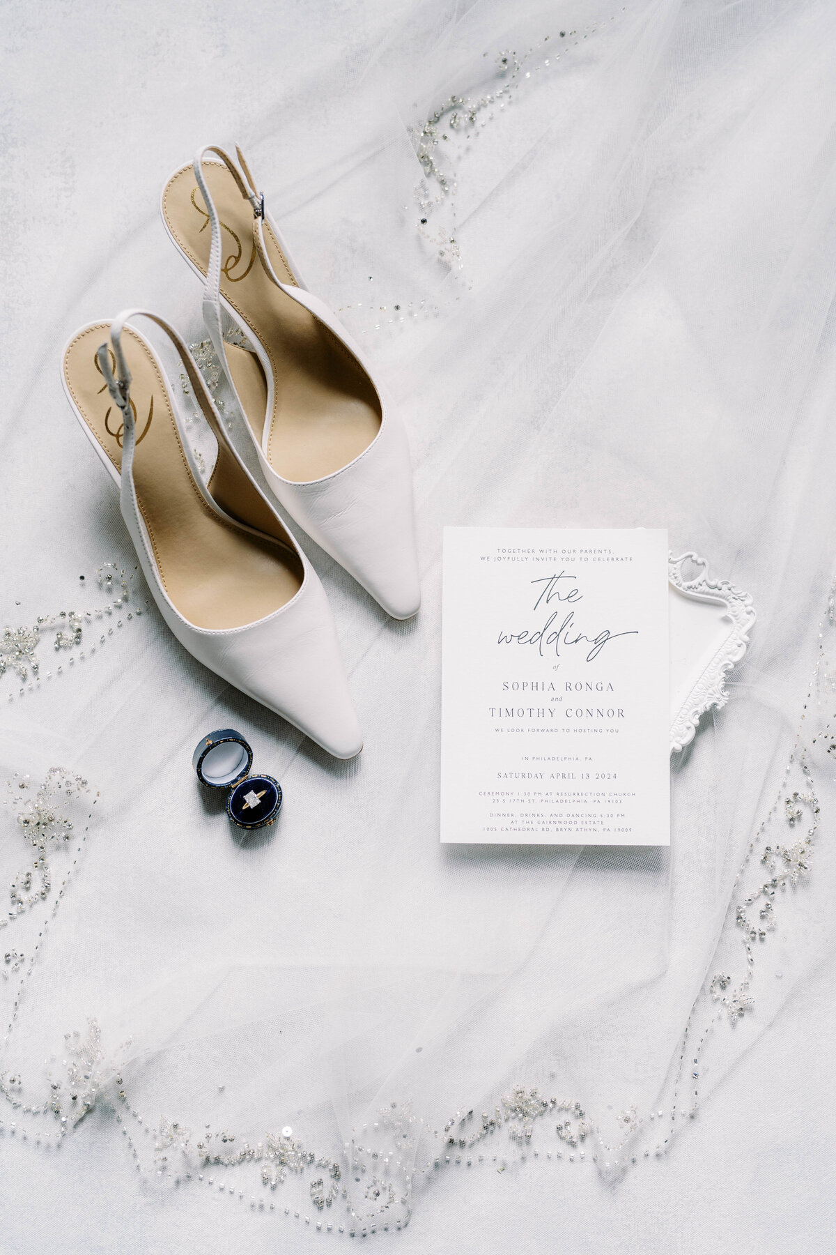 cairnwood-estate-spring-wedding-philadelphia-photographer-bridal-details_004