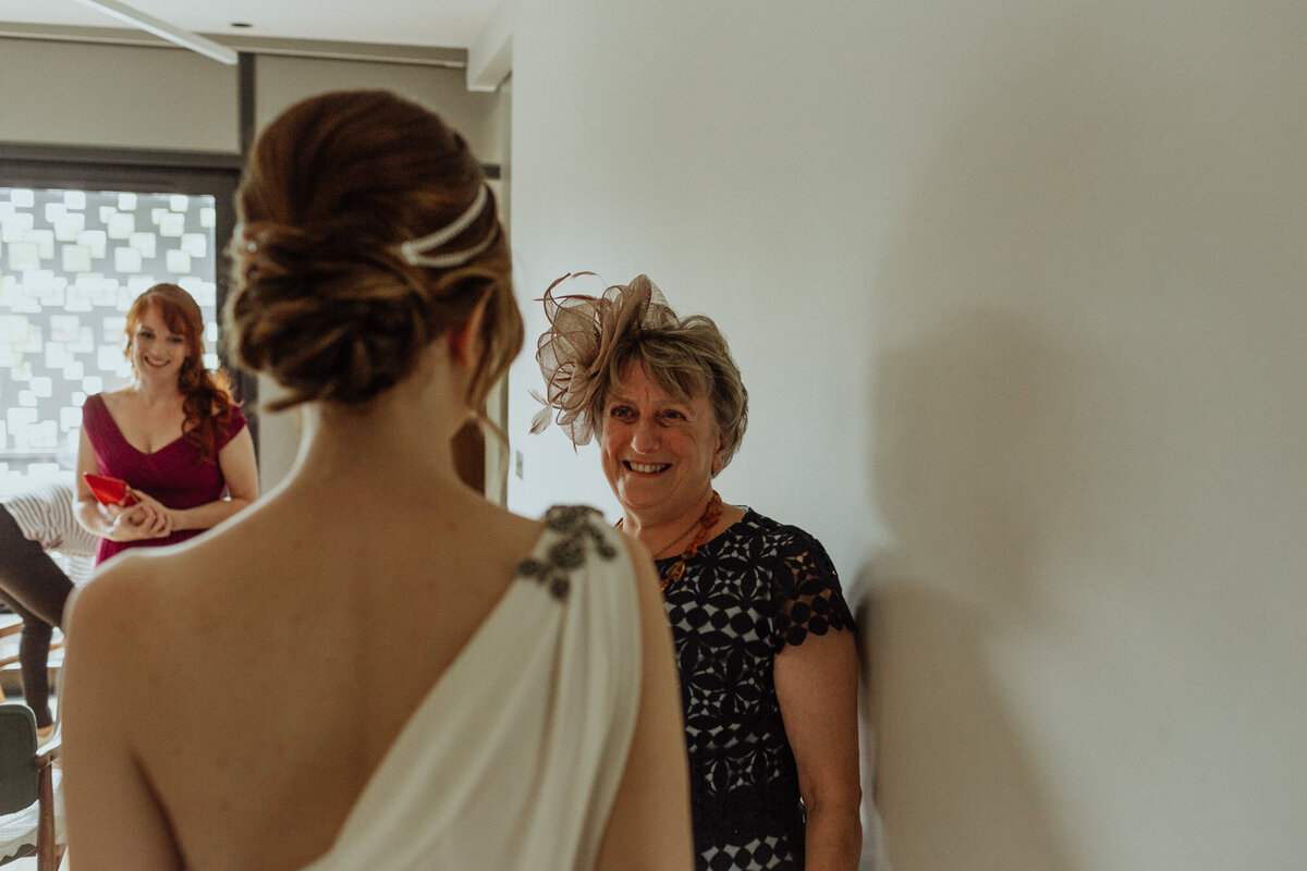 mum smiling at bride