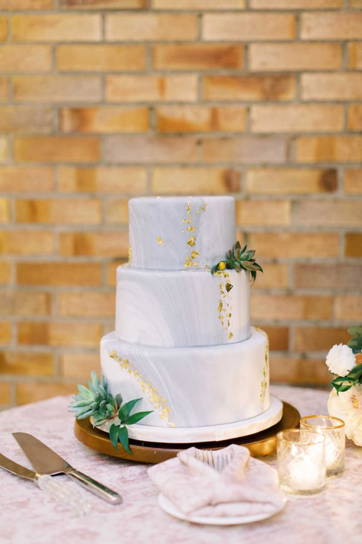 Geode inspired marble cake on a wooden cake stand for a luxury Chicago outdoor garden wedding.