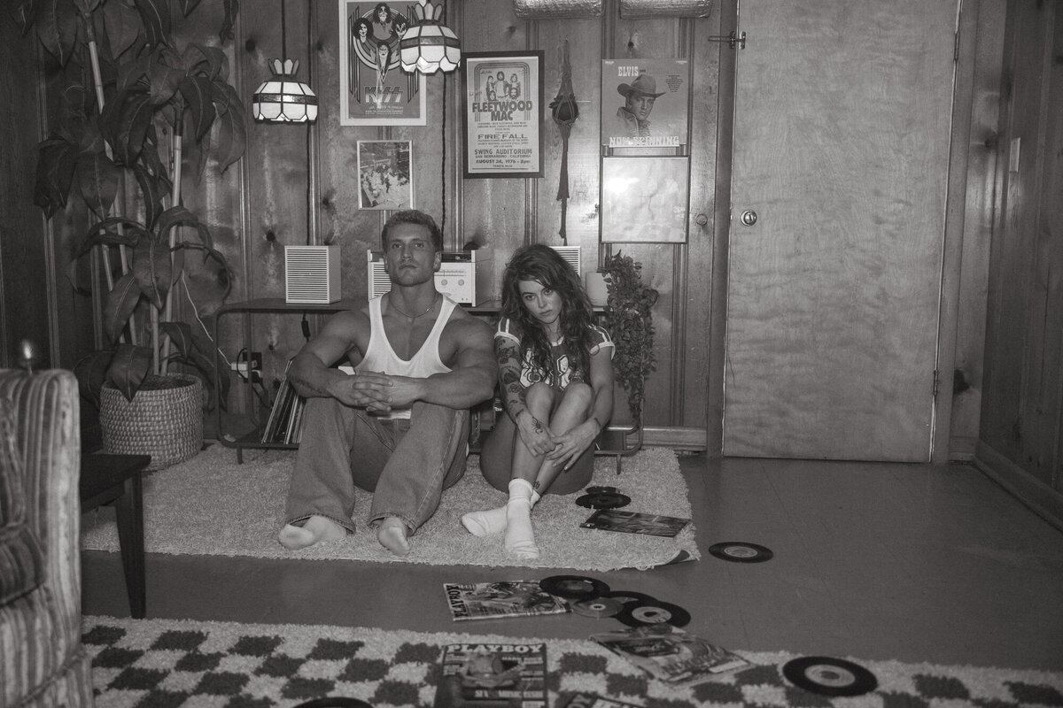 retro-film-lifestyle-couple-photoshoot-21