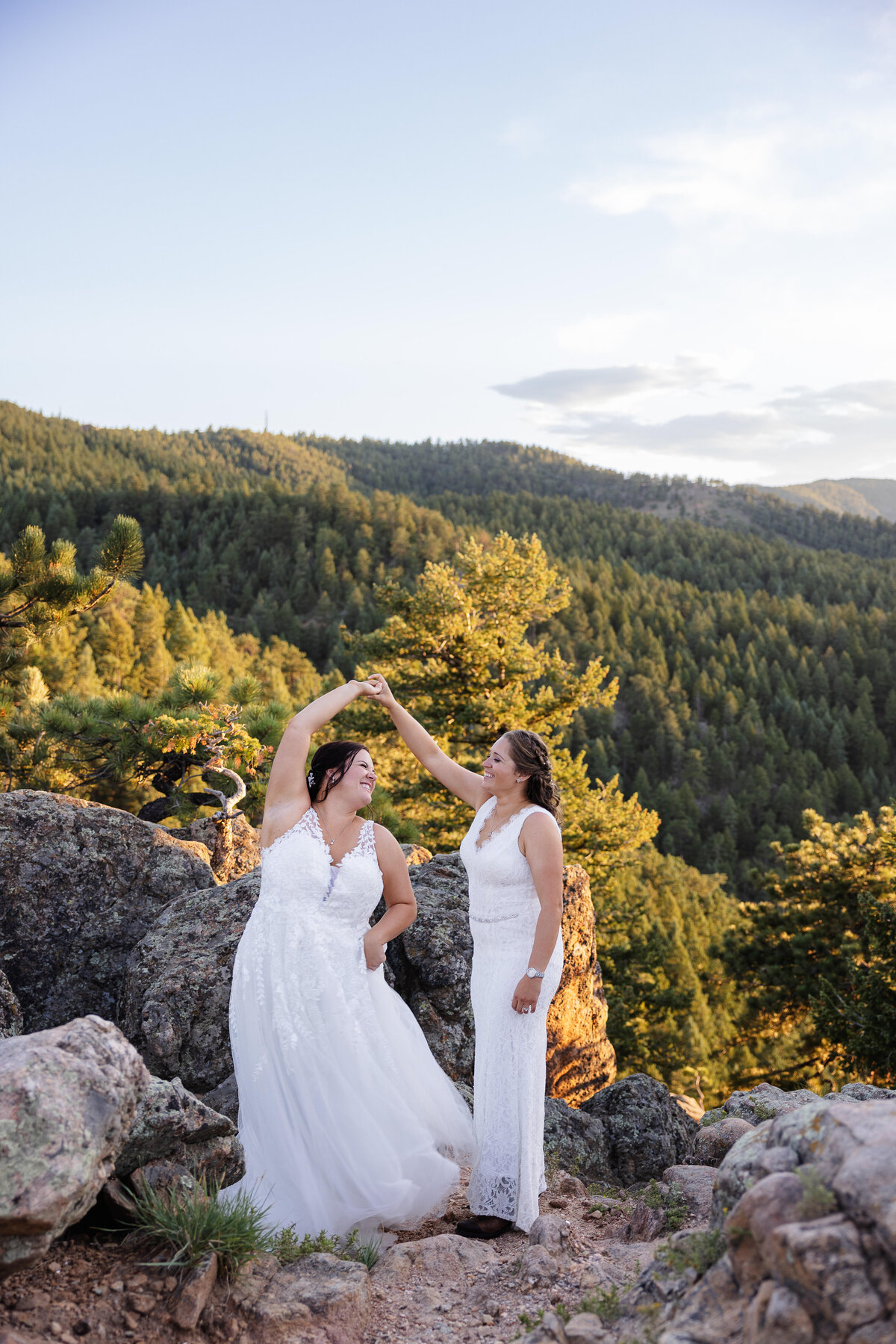 Elope with family in the mountains of Colorado_Destination Wedding Photographer_Caitlyn Cloud Photography7