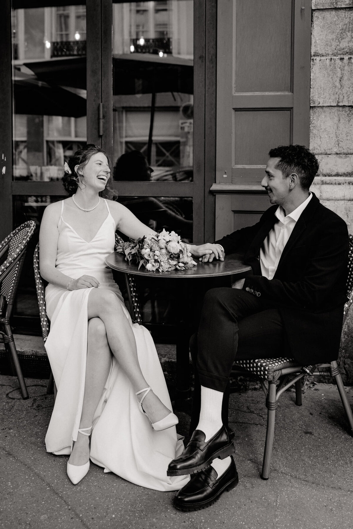 Anais-et-Nicolas-mariage-couple-cafe-lyonnais1