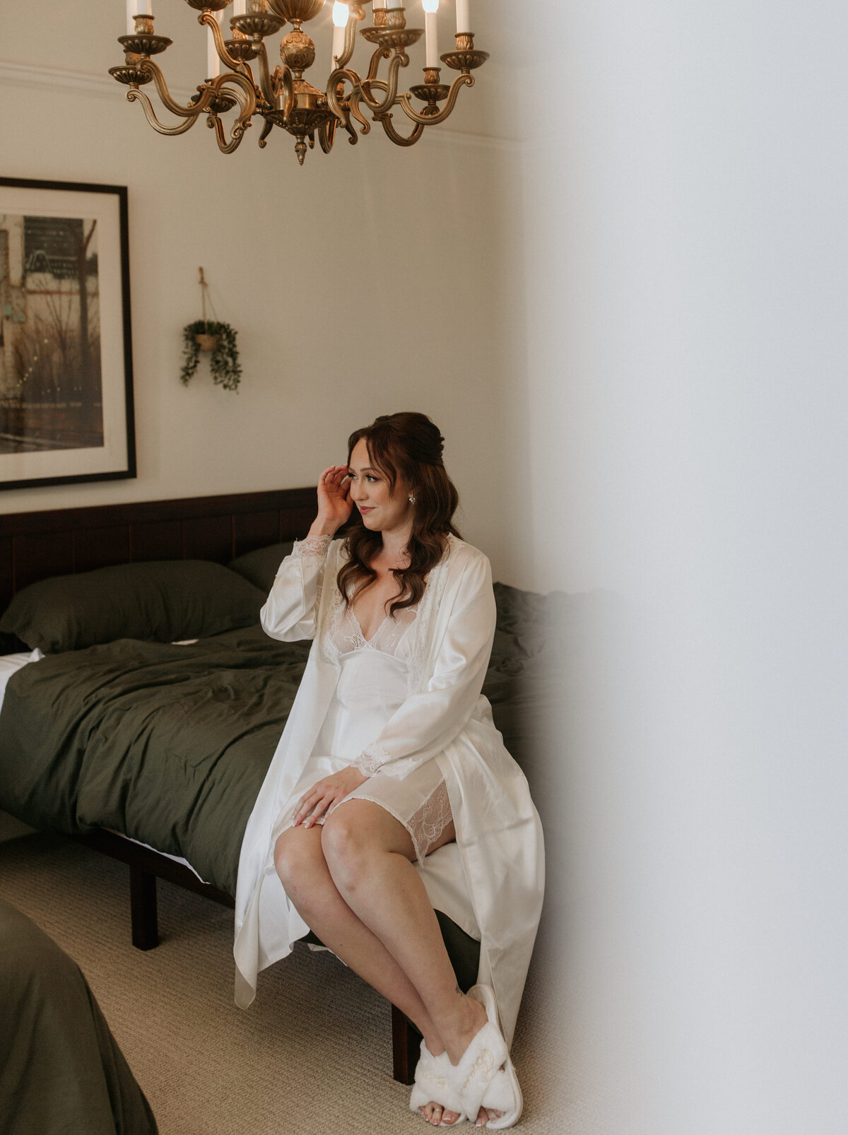 Modern Bay Area bride wearing a statement veil and elegant makeup by Yana—refined and radiant beauty for California weddings.