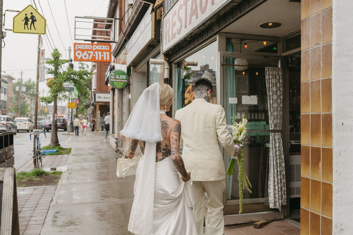toronto-city-elopement-city-hall-edgy-nontradional-thedrake-rainy-day-cool-alternative-073