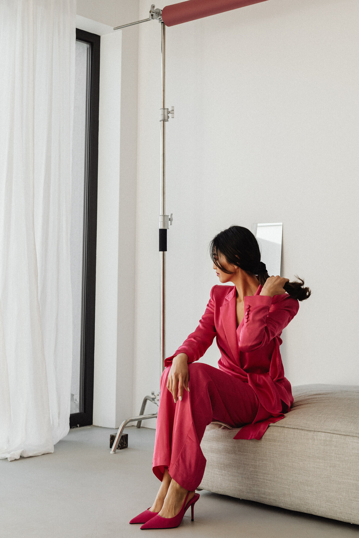 kaboompics_elegant-asian-businesswoman-in-satin-suit-focused-on-laptop-work-elegant-asian-businesswoman-in-satin-suit-focused-on-laptop-work-32082