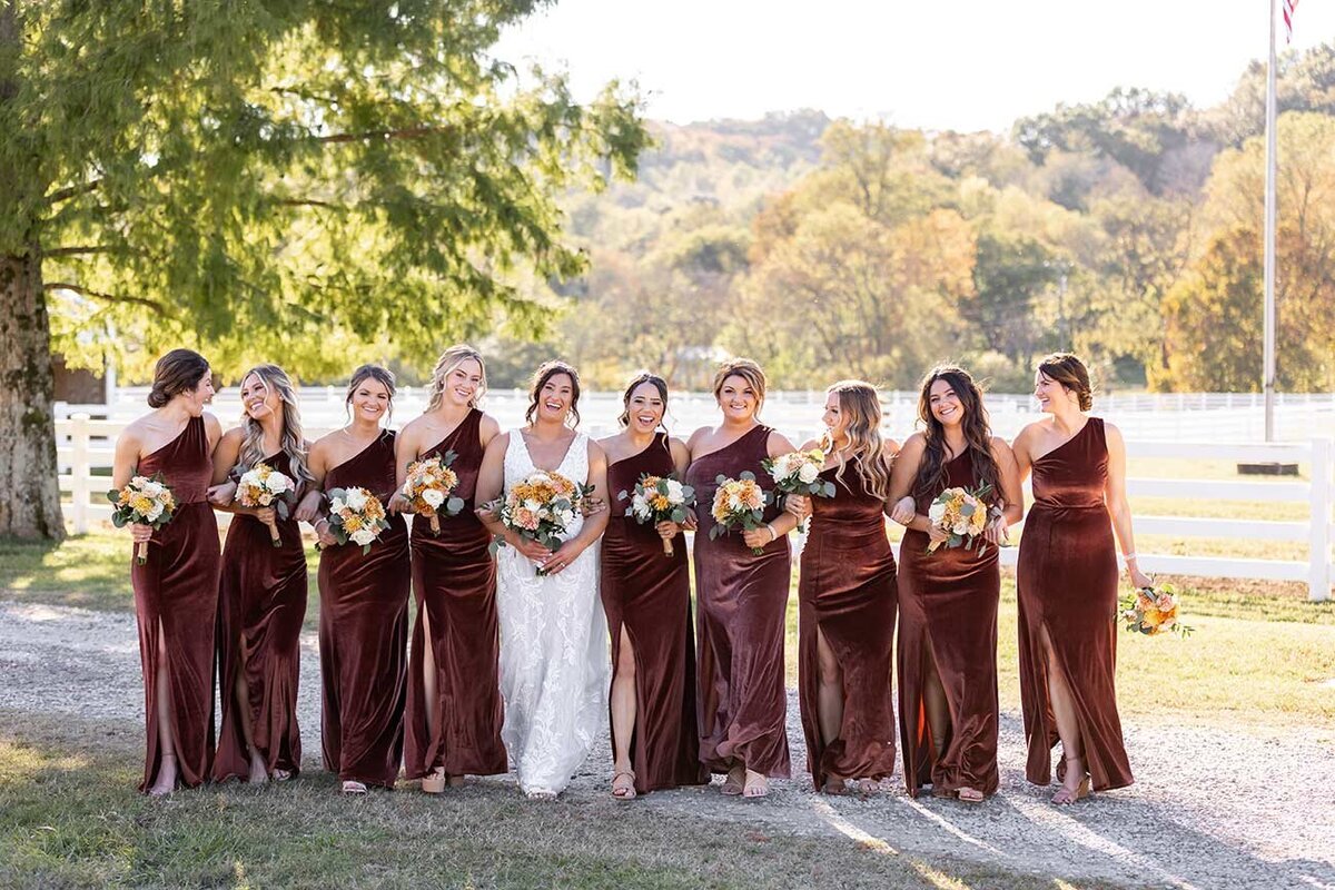 Bride-and-bridal-party-photos-outside