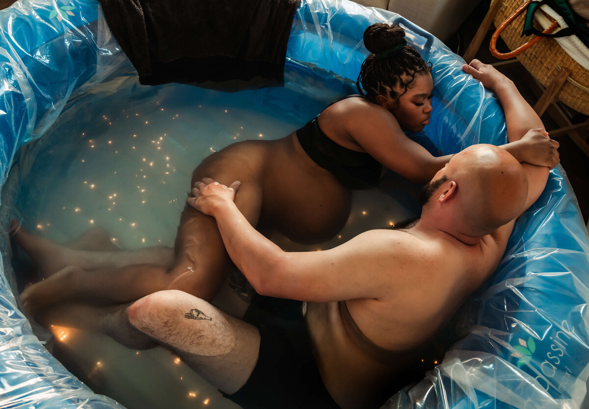 twinkle-lights-in-birth-tub