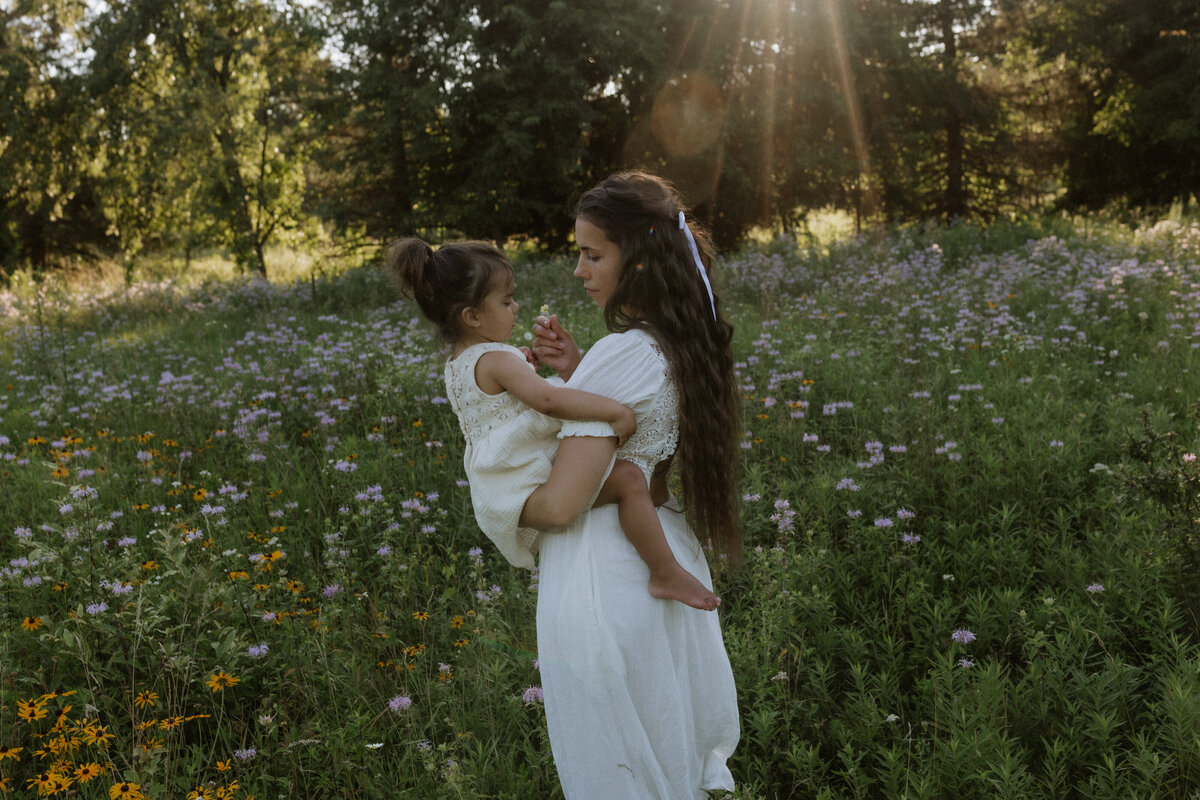 mommy and me michigan family photographer field wildflowers-8