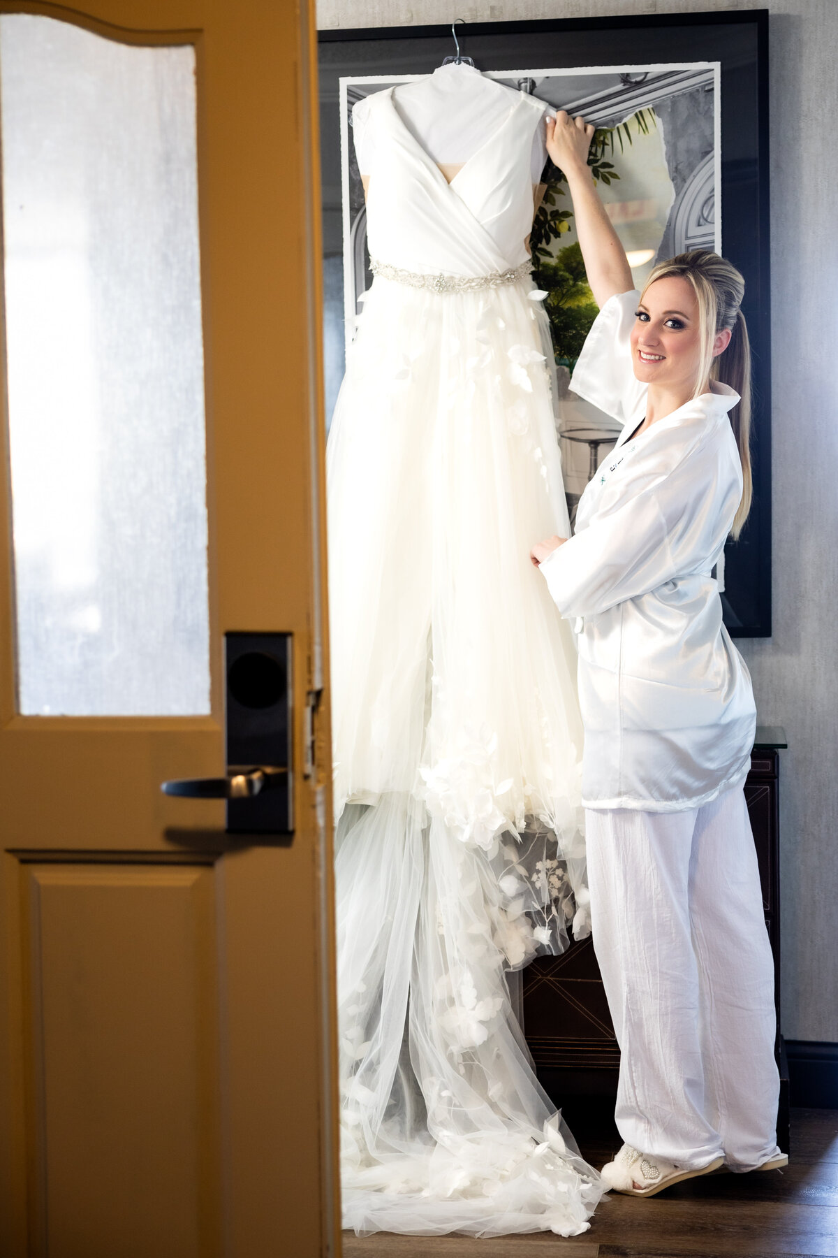 205_gettingready_Bob&DawnDavisPhotography