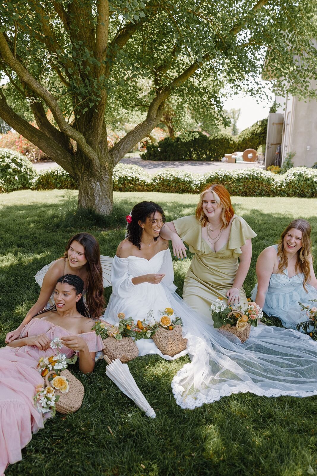 mismatched-bridesmaids-with-baskets