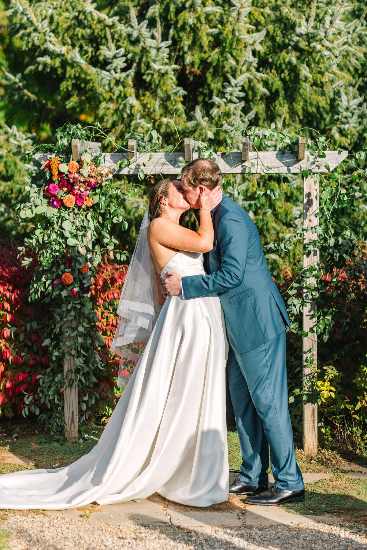Live_Well_Farm_Colorful_Fall_Wedding_Harpswell_Maine_Photography_0056