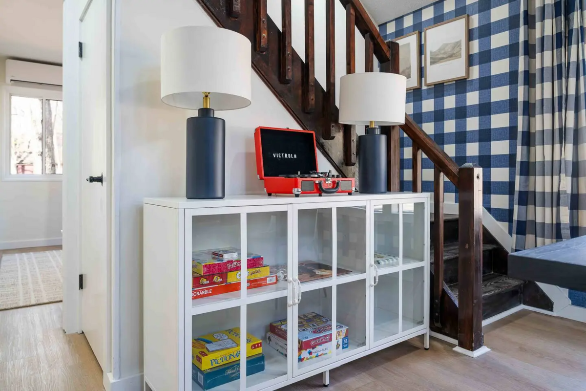 Pocono-Airbnb-Living-Room-Design