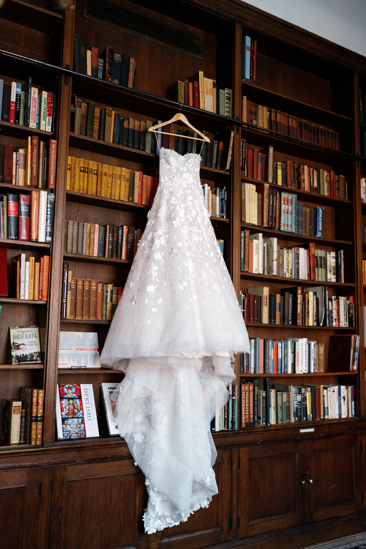 Aspen-Avenue-The-Berlez-Chicago-Wedding-Photographer-Clementine-Custom-Events-Racquet-Club-of-Chicago-Avant-Gardenia-Posh-Production-Cagen-Orchestra-Nika-Vaughan-BBJ-La-Tavola -Vogue-Editorial-High-Fashion-Fine-Art-Luxury-Journalism-1