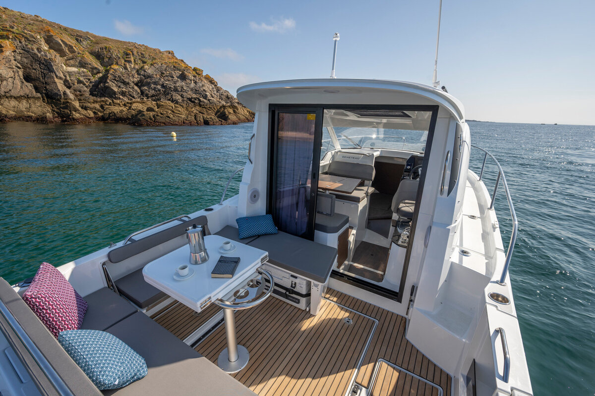 beneteau-antares-8-exterior-6