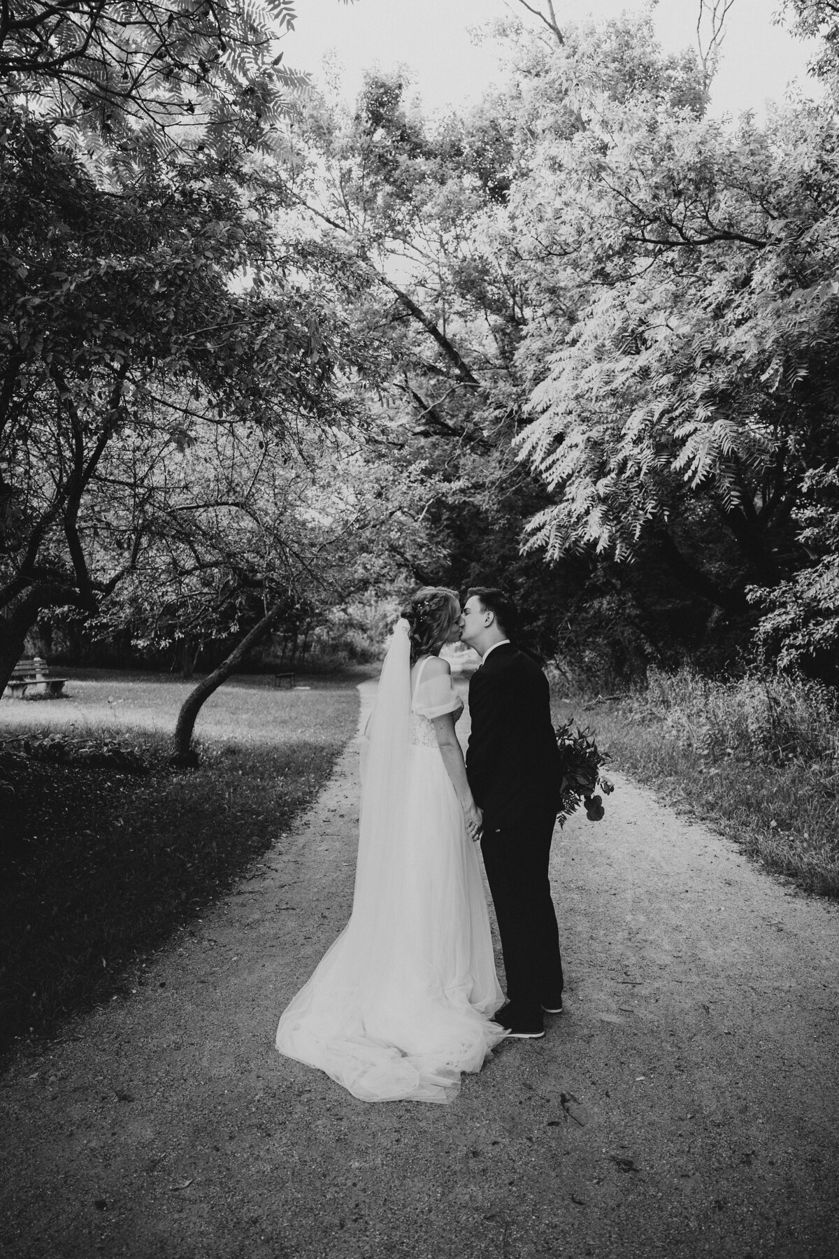 Guelph-Wedding-Sneaks-39