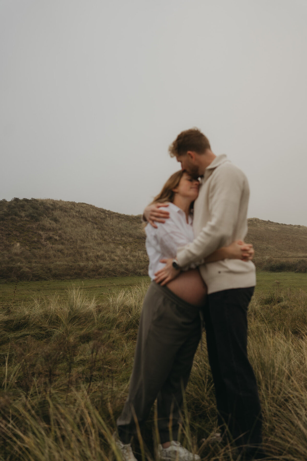 zwangerschapsshoot in de duinen van katwijk