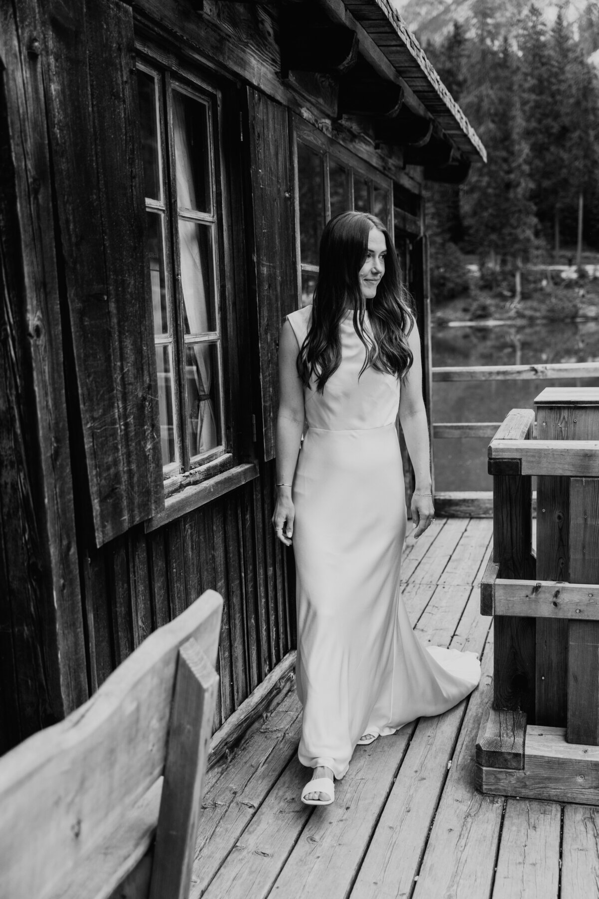 bride  in dolomites Lago di Braies elopement