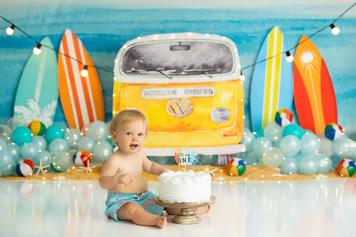 columbus-ohio-cake-smash-first-birthday-photographer-the-big-one-beach-surfer-theme-with-vw-bus-amanda-estep-photography