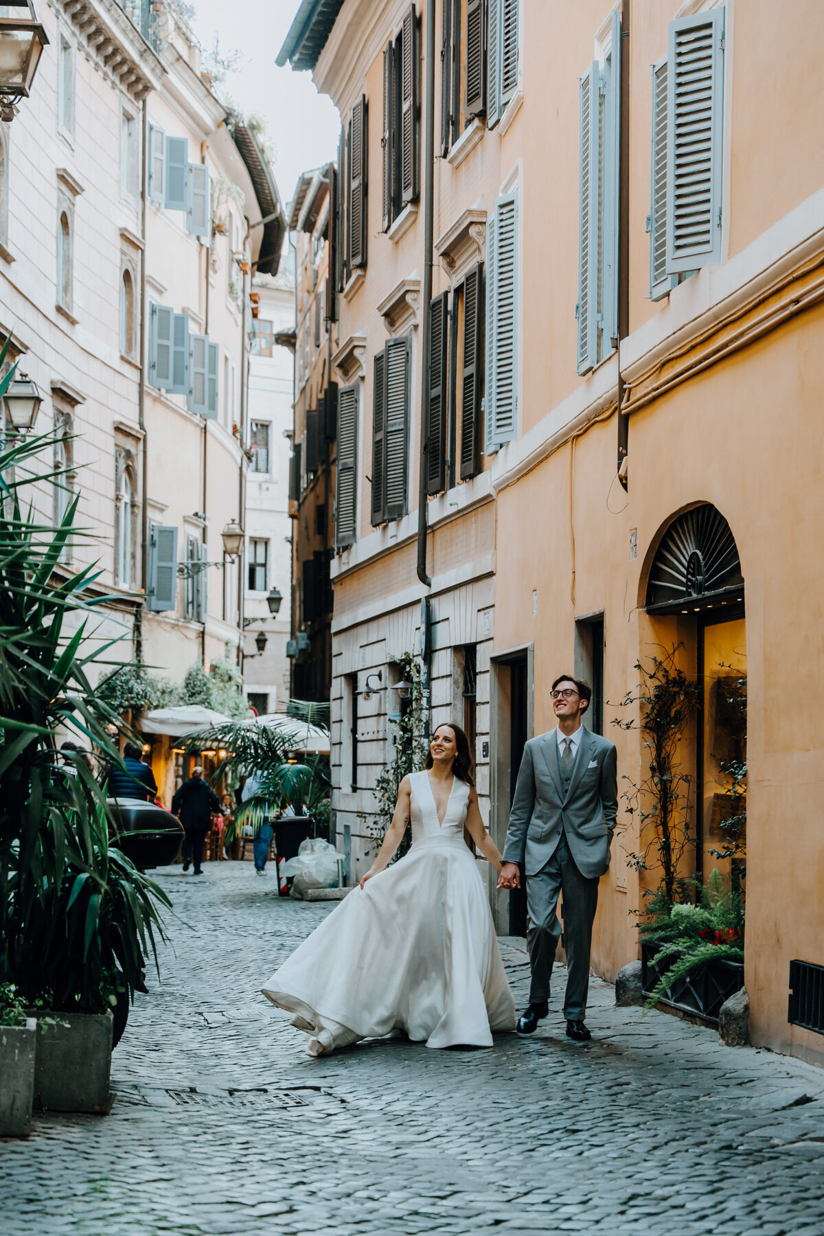 Intimate moment in a narrow Rome alleyway.