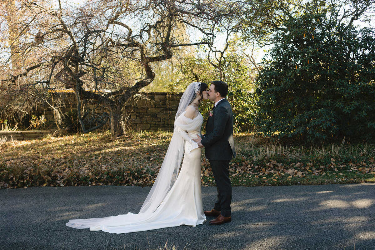 15-alexa-matt-fall-wedding-delaware-bellevue-hall-2024