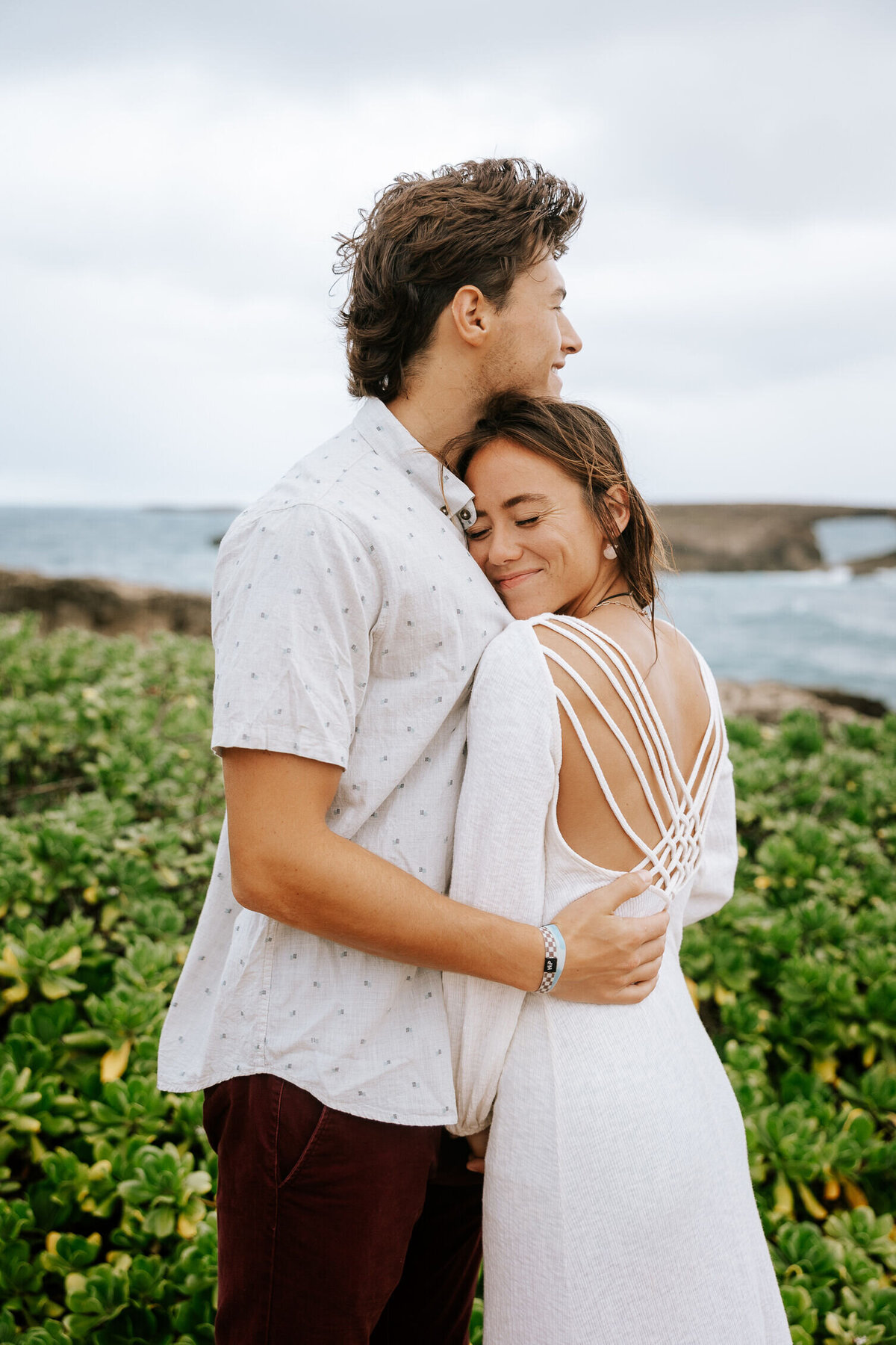 North_Shore_of_Oahu_Engagement_Photos_Skateboards_Laie_Kahuku_Haleiwa-14