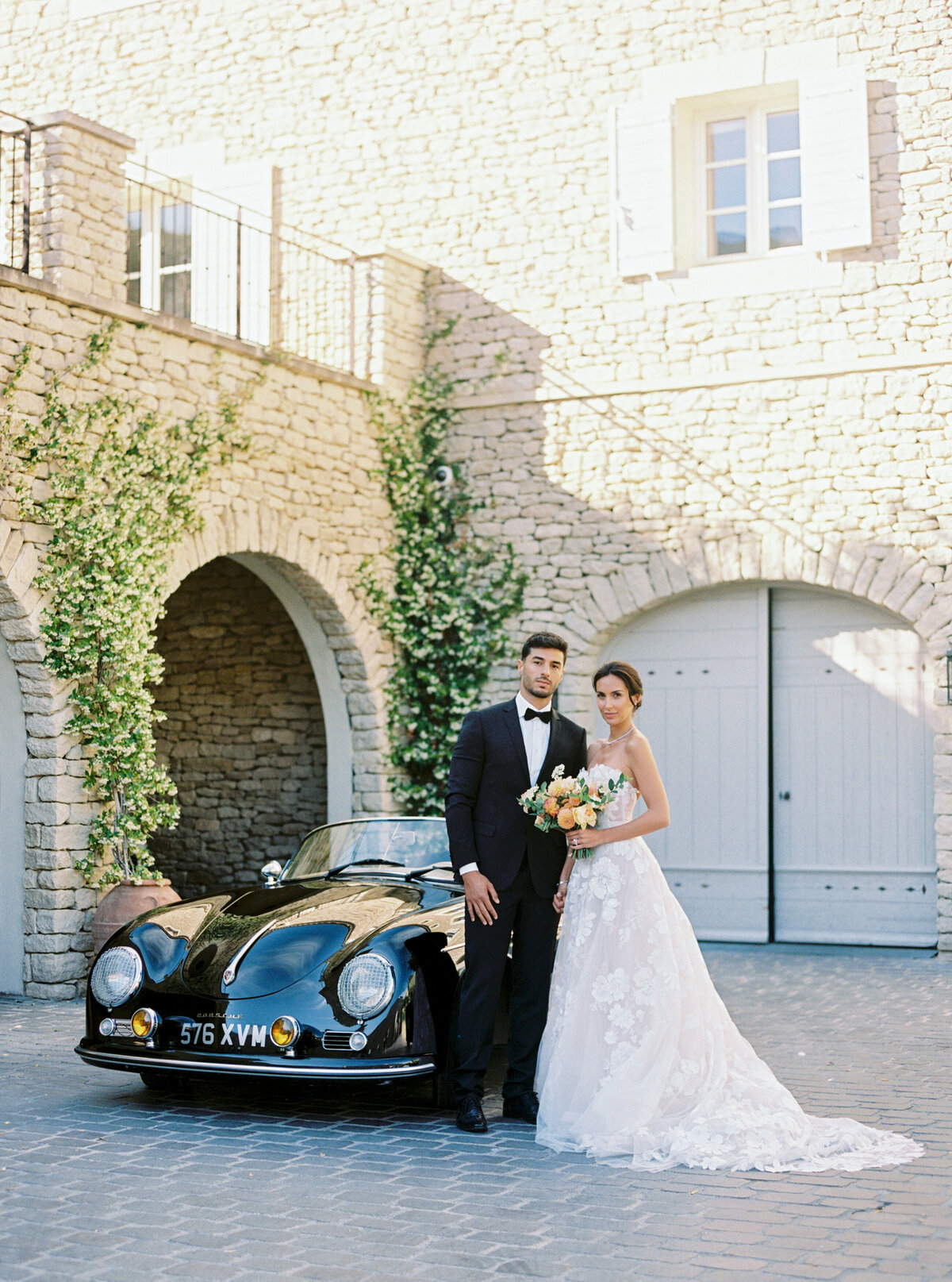 Bride-Groom-Gordes-Provence-Photoshoot-during-Wedding-1