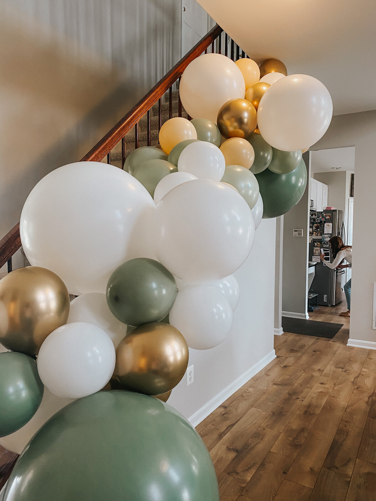 green peach white and gold balloon arch decoration