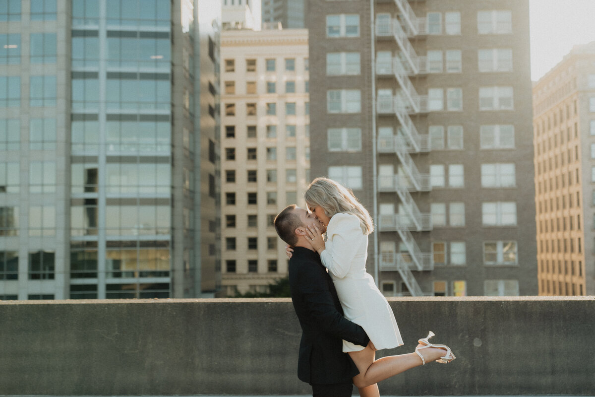 Sara-Canon-Elopement-Downtown-Seattle-WA-Amy-Law-Photography-15