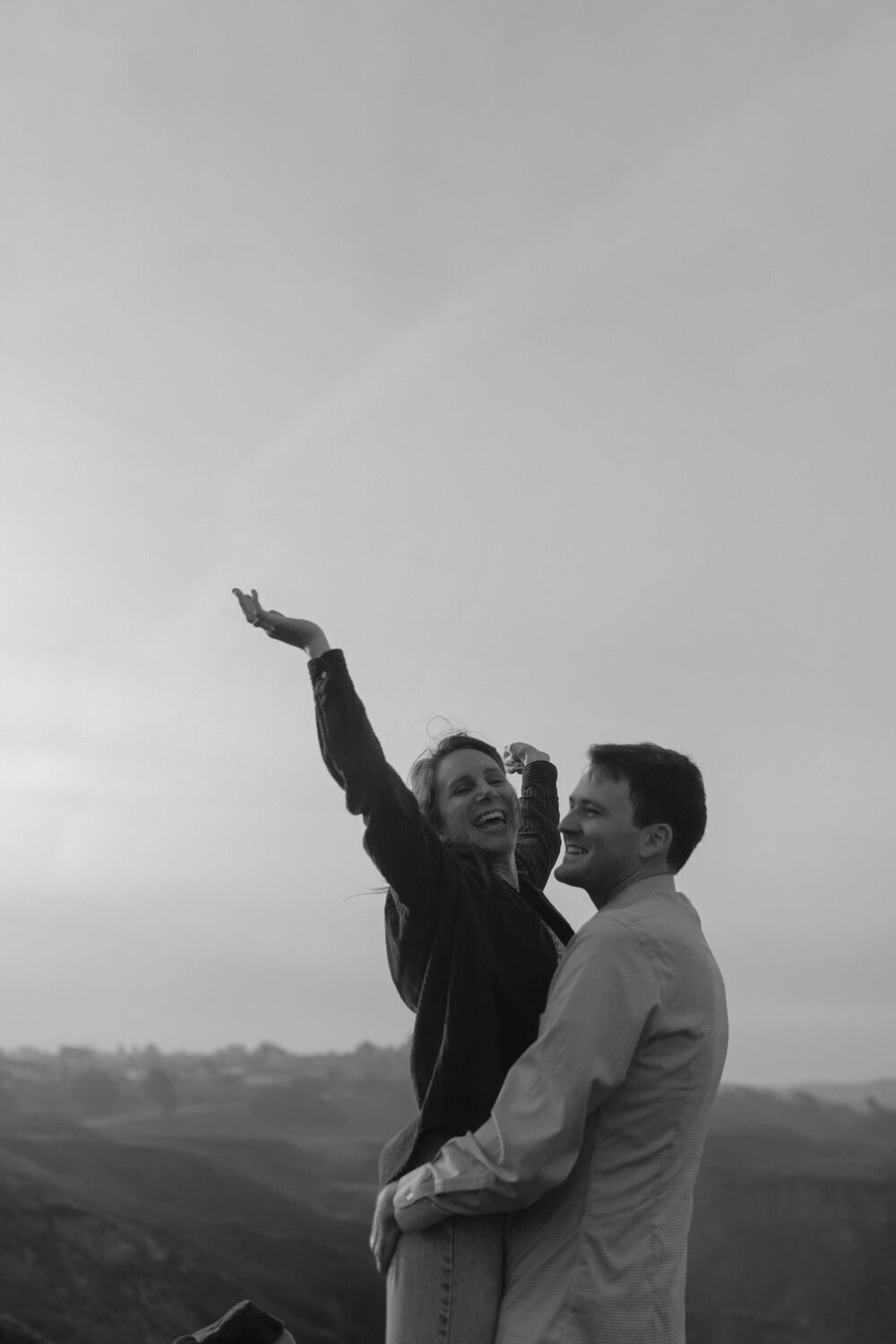 AbbyMitchCoastalCaliforniaCliffsandBeachEngagementSessionKatherineKrakowskiPhotography-72-b39117ca-1000