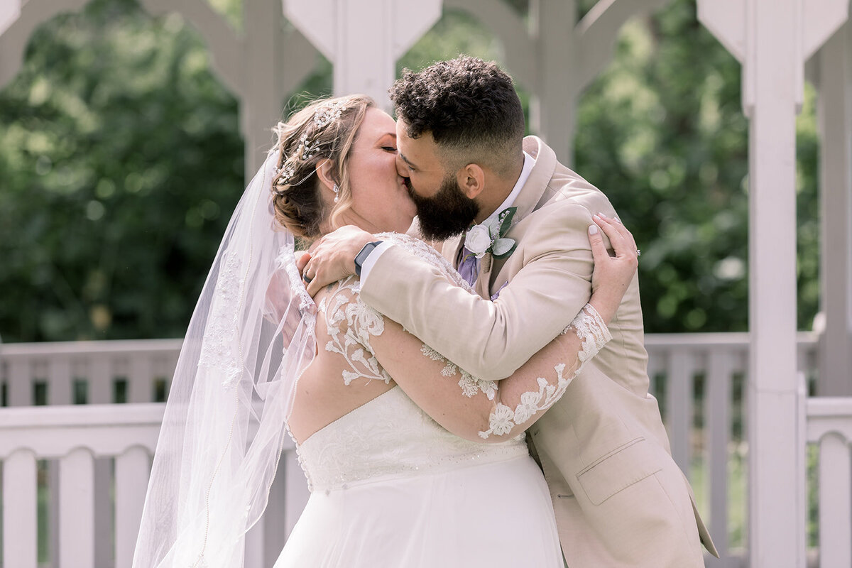 Detroit-Michigan-Wedding-Photographer-Heather-and-DJ-13