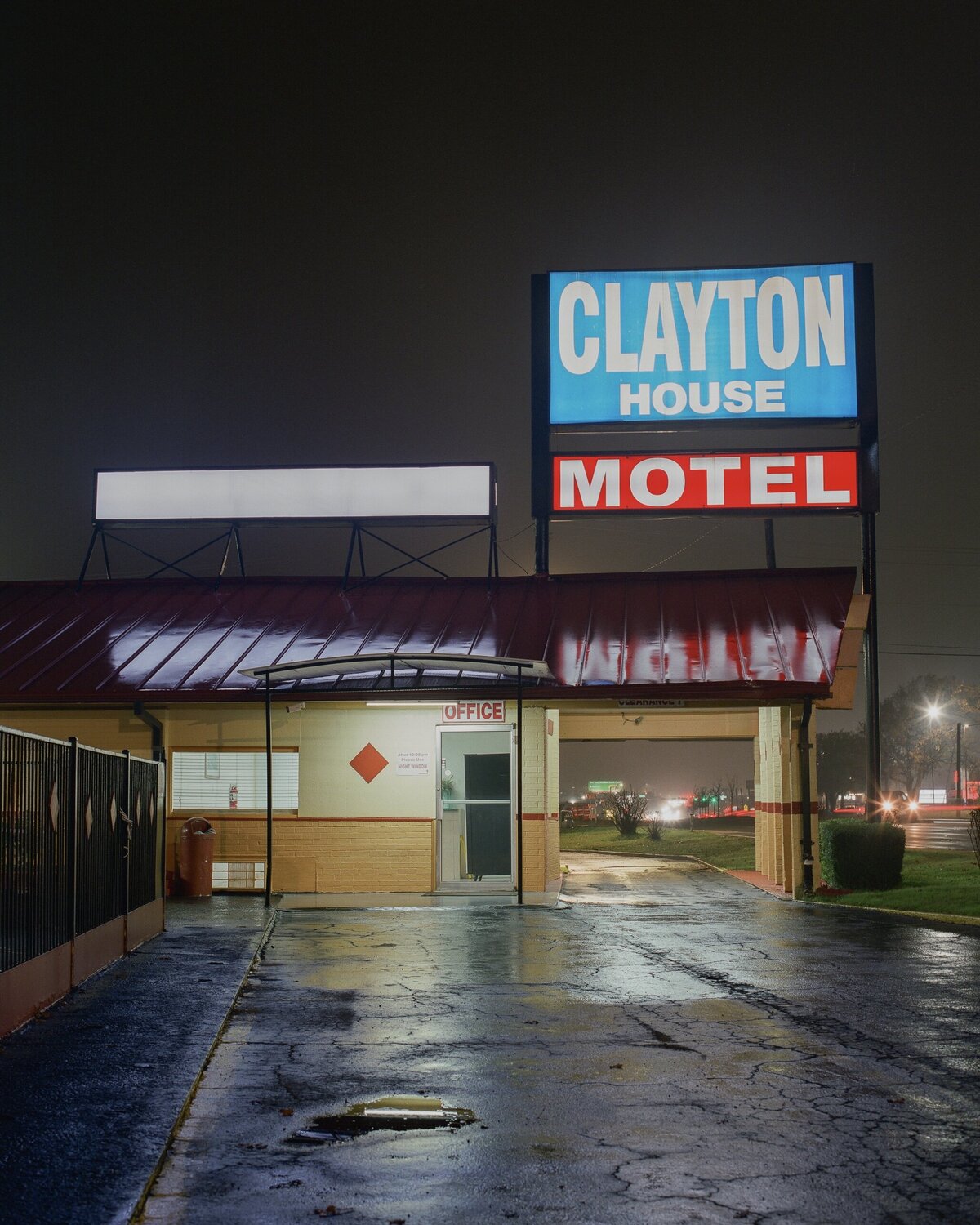 rz-motel-night-400h (7 of 10)