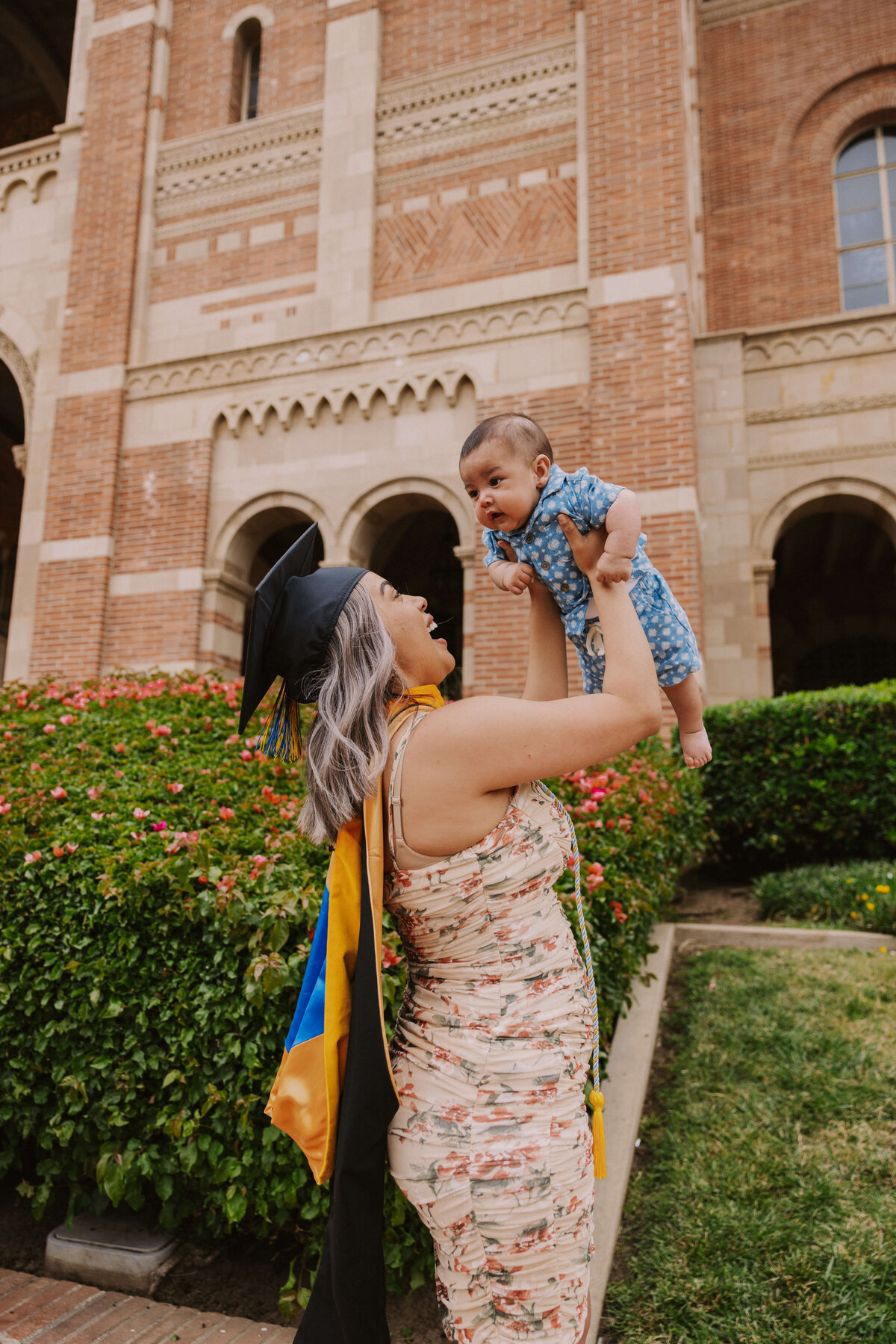 ucla-grad-photoshoot-mom-life-inspo-university