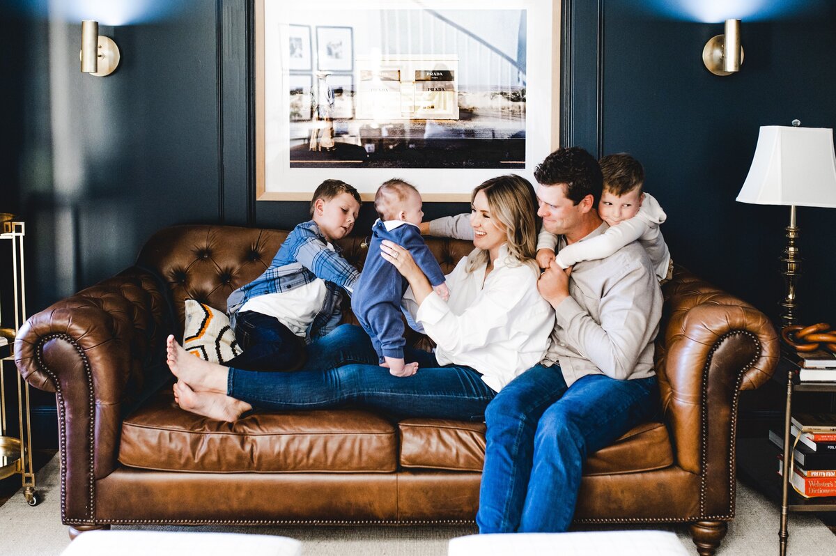 Aledo lifestyle photographer capture family at home