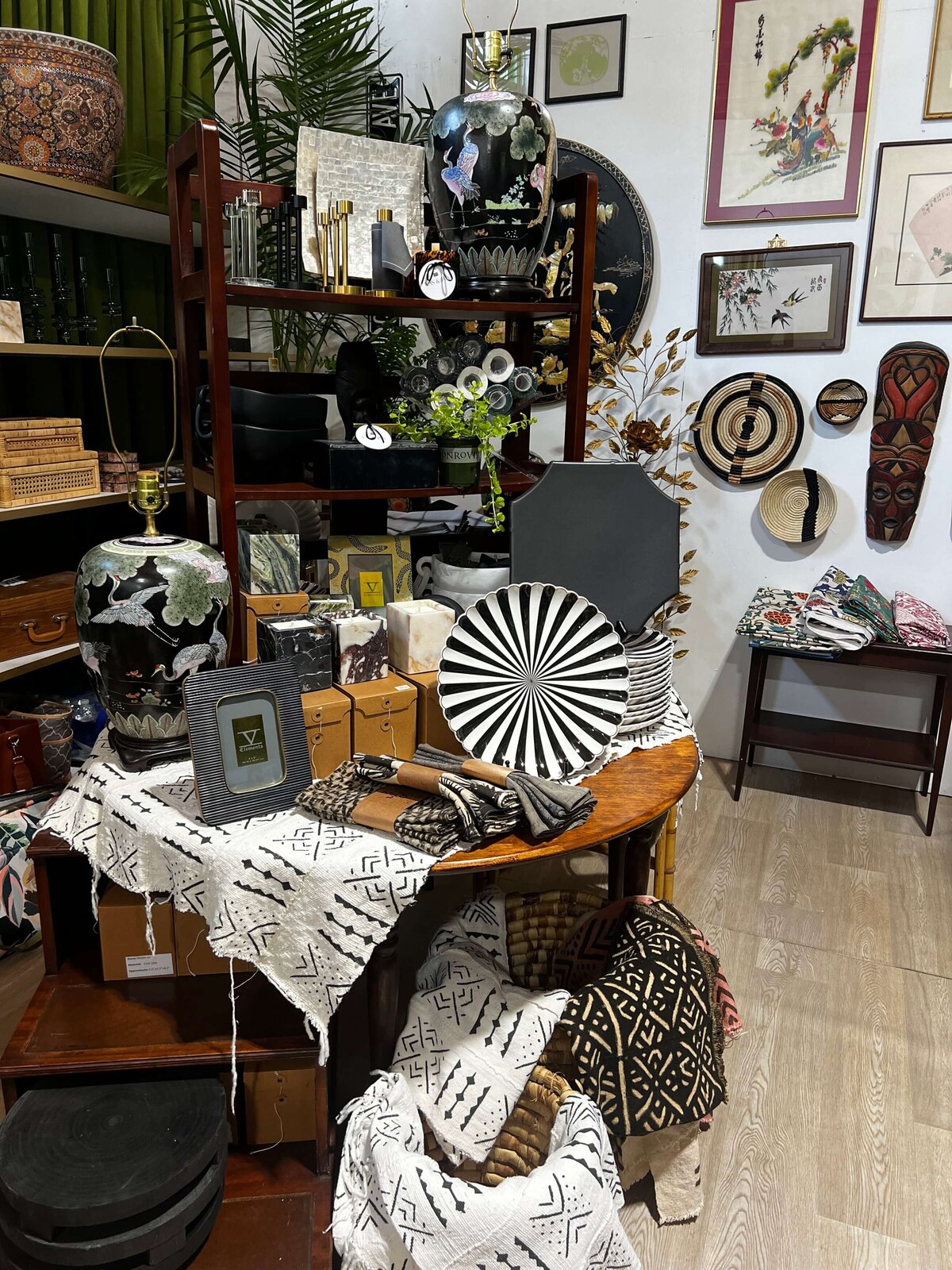 Old-Line-Markt-Poolesville-Maryland-Aix-La-Chapelle-Danielle-Couick-Ghost-Host-Magnolia-Bluebird10