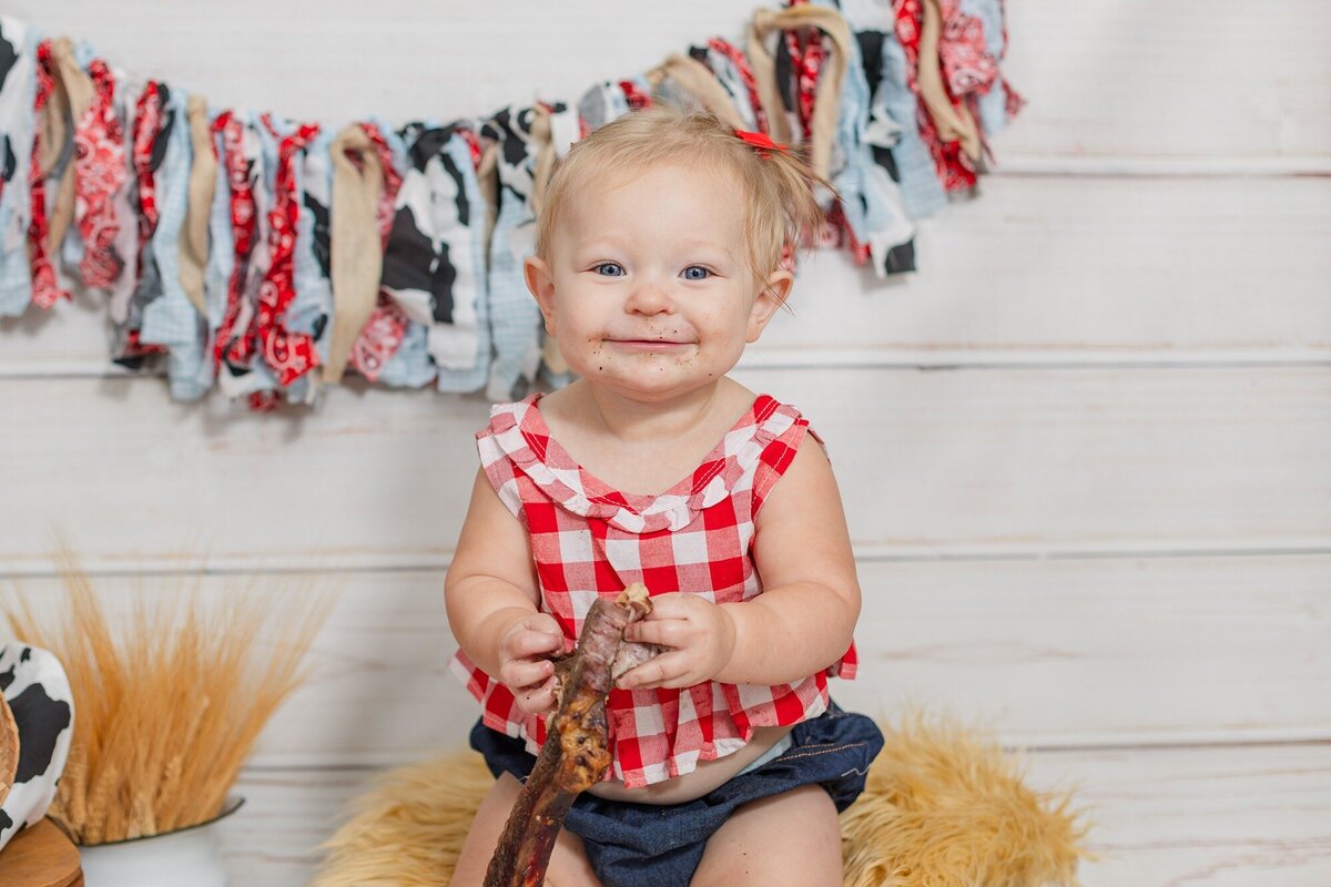 emmie-ohio-one-year-steak-photo-shoot-6