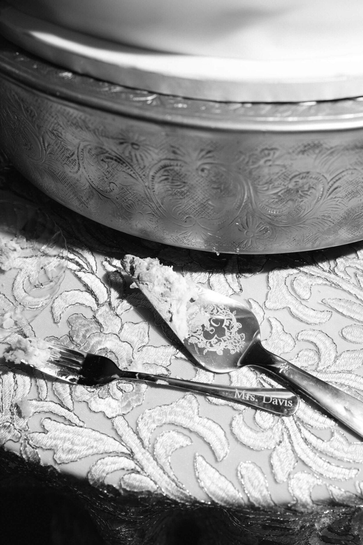 A black and white wedding photo of the wedding cake