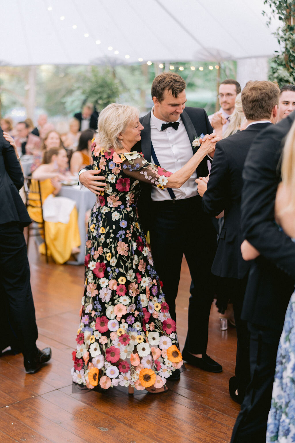 NikkiSanterre_EastCoastLuxuryWeddingPhotographer_CliftonInnWedding_Sky&Ryan-844