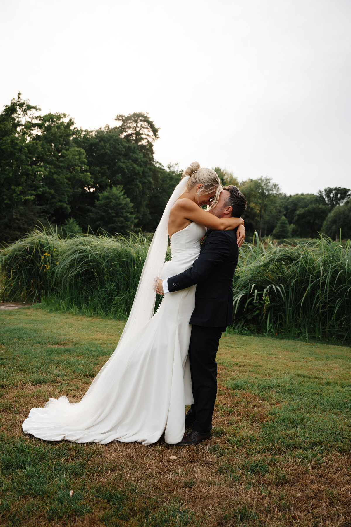 GraceDovePhotography_Matt&EmmaWedding_barnsandyardwedding-119