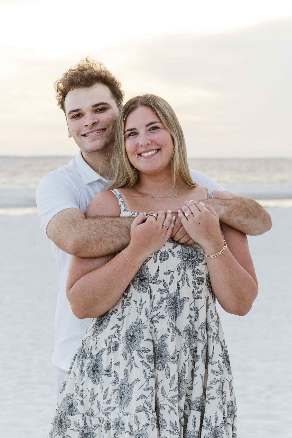 20-man-hugs-fiancee-behind