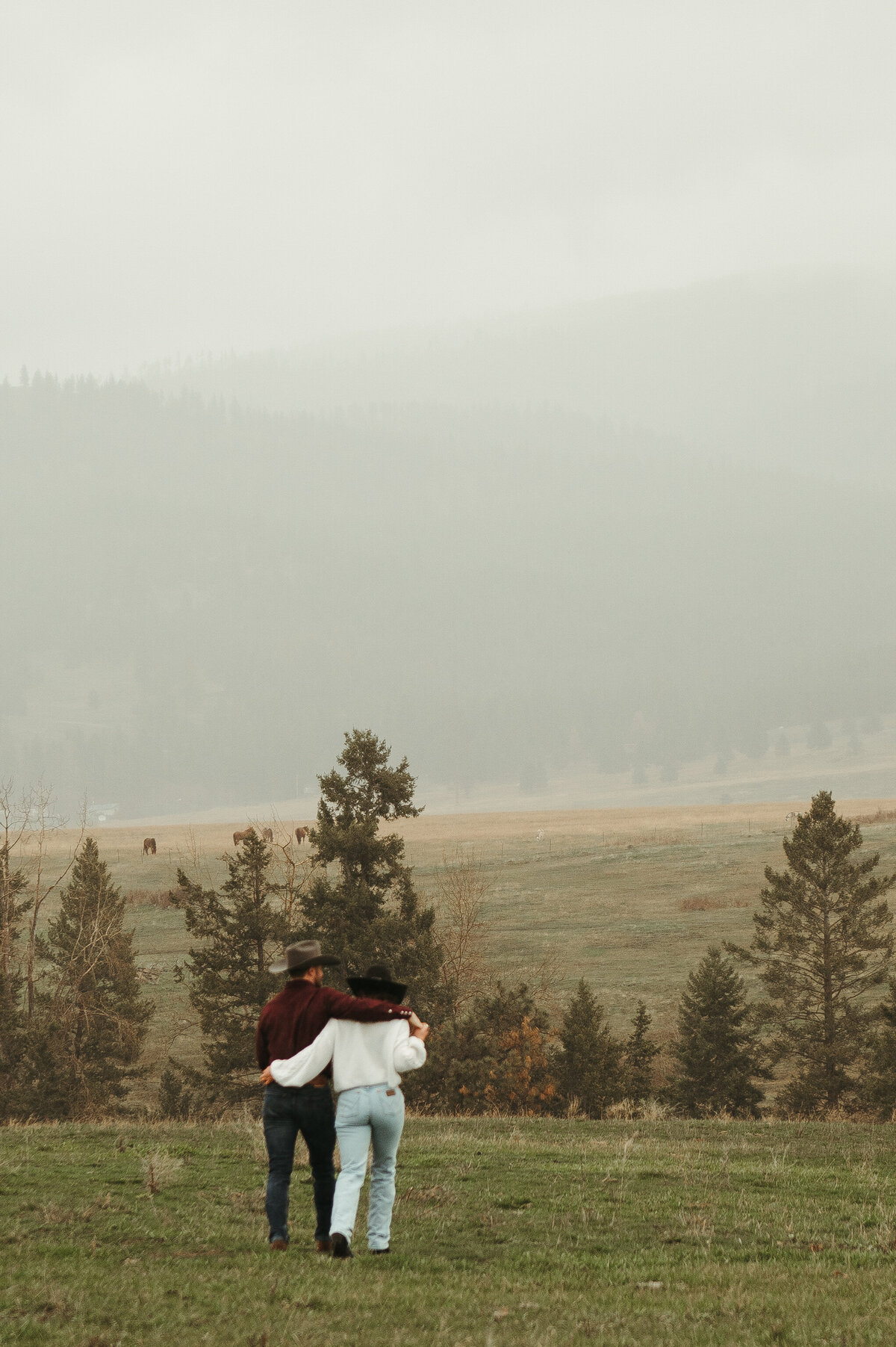 presley-gray-photo-montana-western-style-engagement-3316
