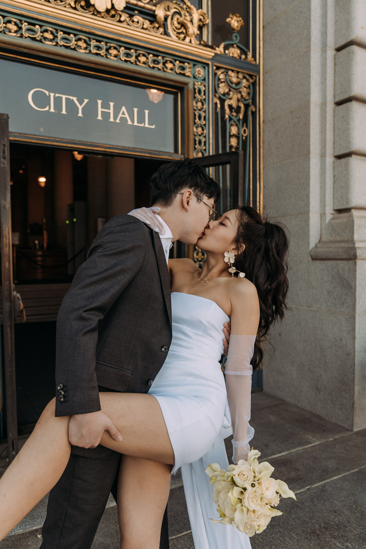 Joyce Li Photography Destination Wedding Elopement Engagement Lifestyle Portrait Photographer West Coast Seattle Washington California sfcityhallelopement-70