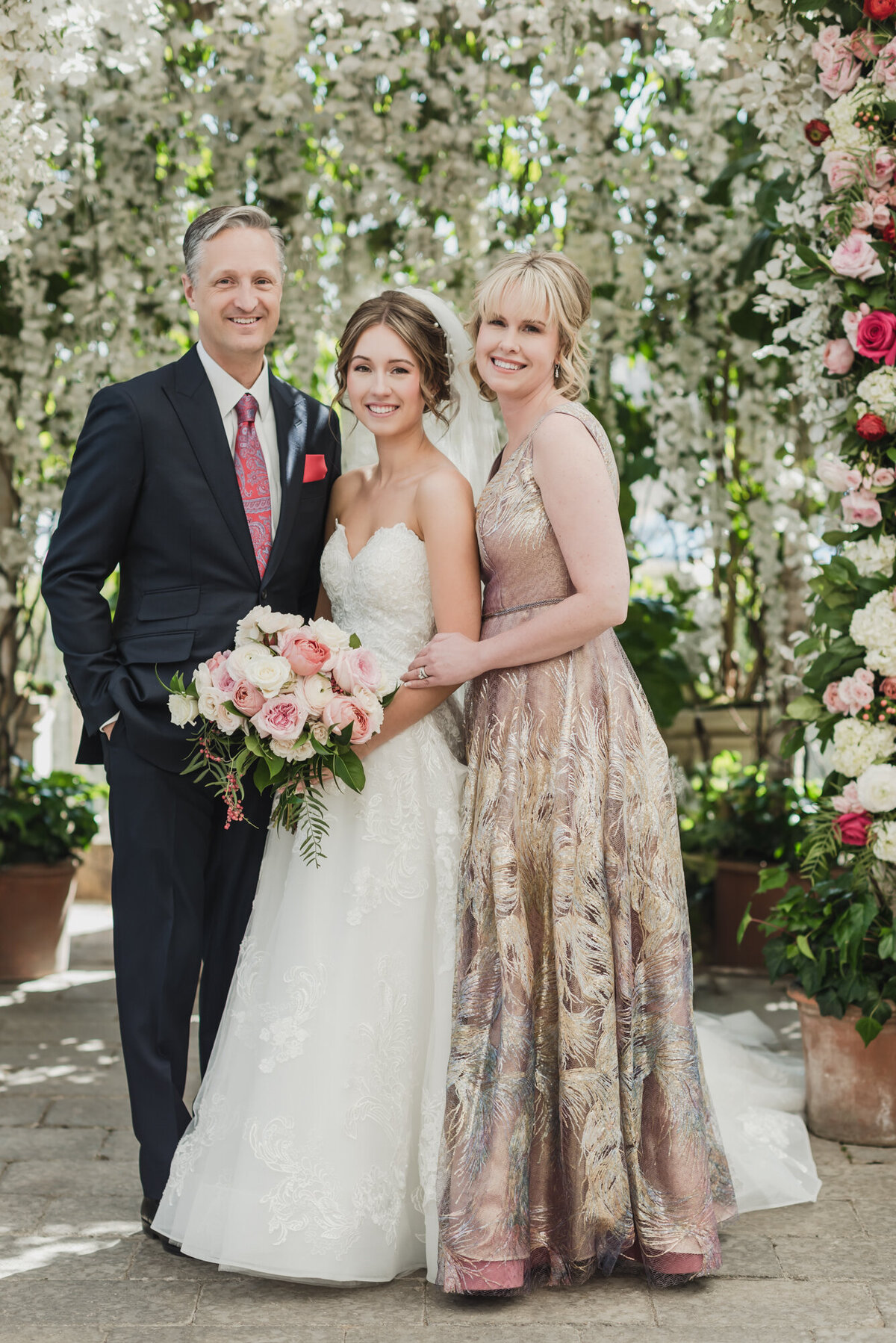 BLUSH AND BLACK SPRING PLANTERRA CONSERVATORY WEDDING IN WEST BLOOMFIELD, MICHIGAN PROVIDED BY KARI DAWSON, TOP-RATED DETROIT WEDING PHOTOGRAPHER, AND HER TEAM46